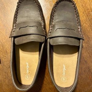 Cat and Jack Big boys size 5 slip on shoe